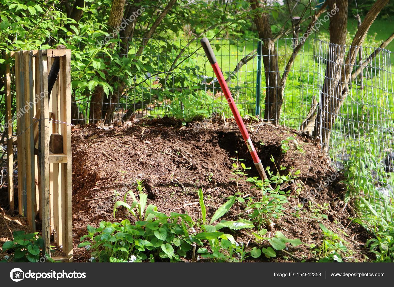 Backyard compost pile Stock Photo by ©mgs999 154912358