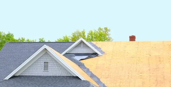 Neues Dach Zur Hälfte Fertig — Stockfoto