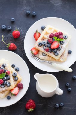 taze çilek ile Belçika waffle.