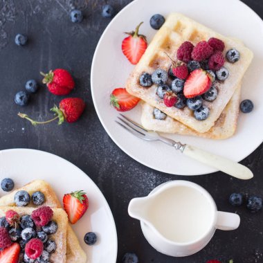 taze çilek ile Belçika waffle.