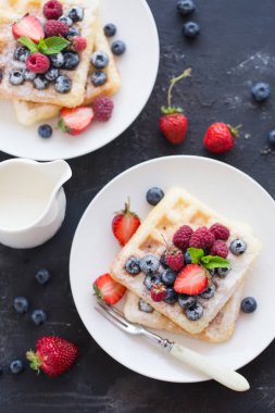 taze çilek ile Belçika waffle.