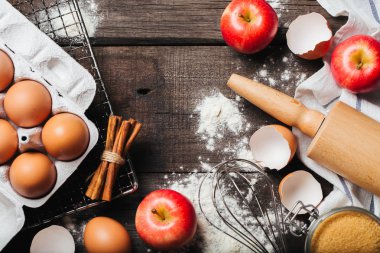 Arka plan pişirme elmalı turta ve mutfak araçları için malzemeler ile yedekleme