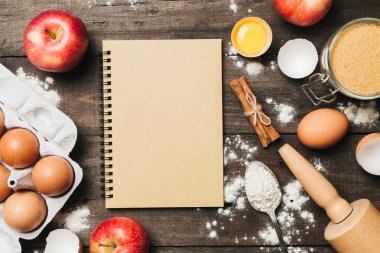 Arka plan pişirme elmalı turta ve mutfak araçları için malzemeler ile yedekleme