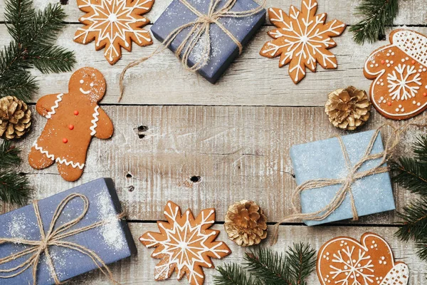 Fundo de Natal com pão de gengibre e espaço para texto — Fotografia de Stock