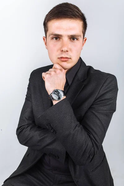 Tipo Del Estudio Tipo Del Traje Negro Tipo Guapo Foto — Foto de Stock