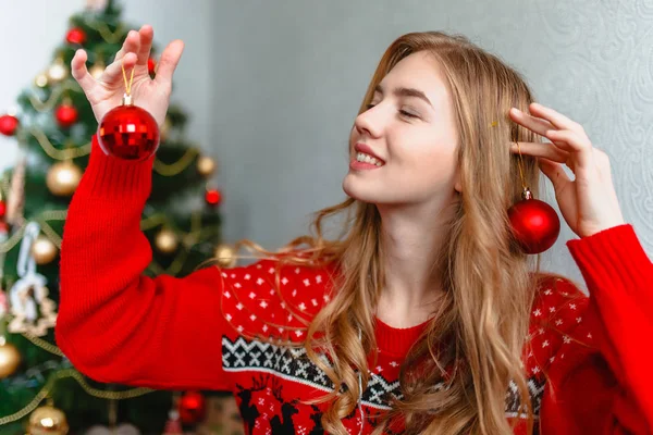 Retrato Uma Rapariga Uma Rapariga Sorrir Menina Celebra Natal — Fotografia de Stock