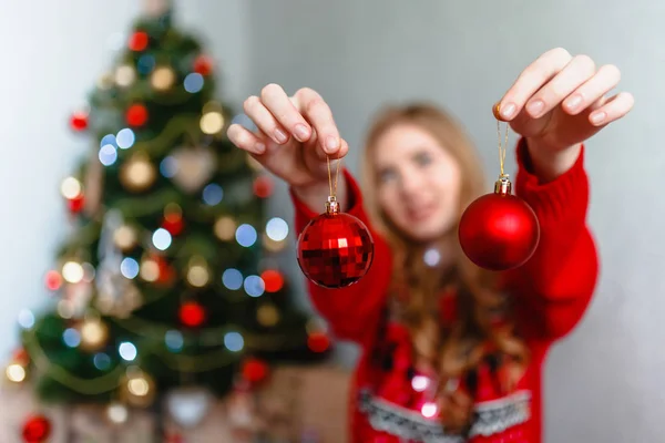 Retrato Uma Rapariga Uma Rapariga Sorrir Menina Celebra Natal — Fotografia de Stock