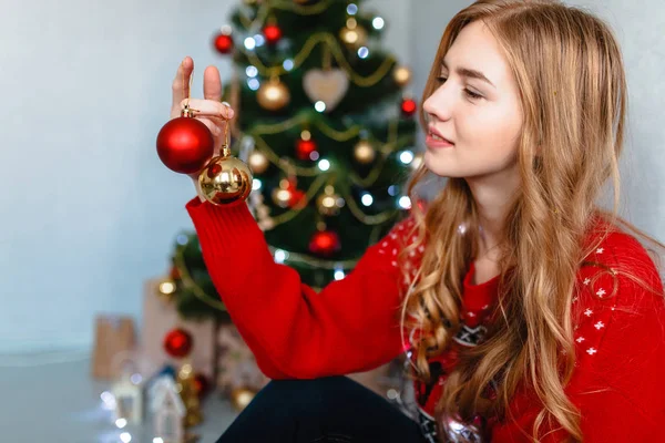 Retrato Uma Rapariga Uma Rapariga Sorrir Menina Celebra Natal — Fotografia de Stock