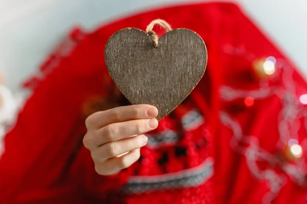 Vrouw van de kerst. Portret van een meisje. Meisje glimlachend. Meisje viert kerst — Stockfoto