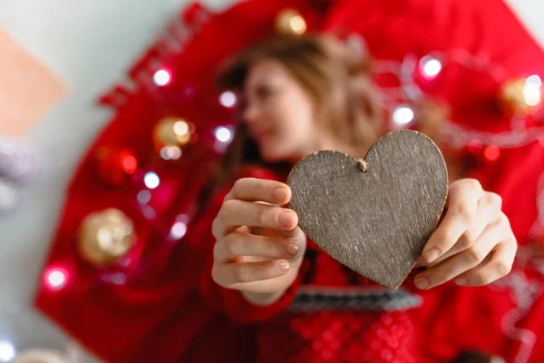 Retrato Uma Rapariga Uma Rapariga Sorrir Menina Celebra Natal — Fotografia de Stock