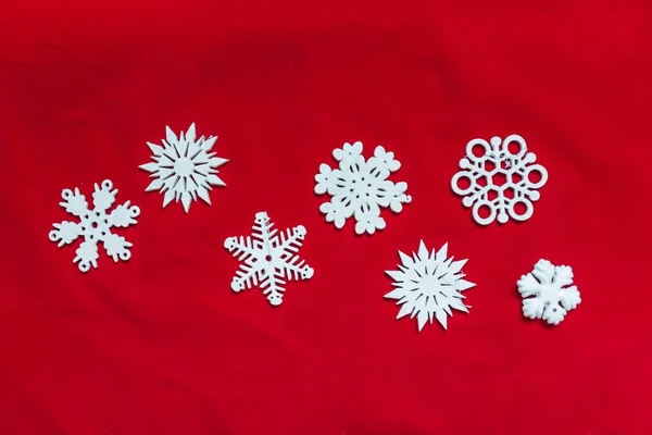 Snowflakes on a red background. Christmas toy drive. — Stock Photo, Image