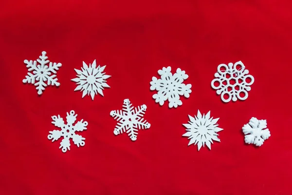 Snowflakes on a red background. Christmas toy drive. — Stock Photo, Image