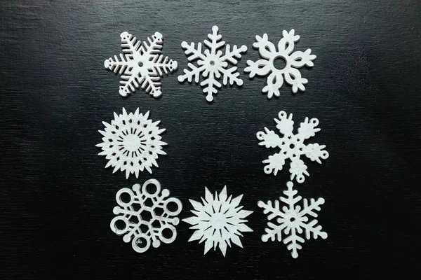 Snowflakes on a black background. Christmas toy drive. — Stock Photo, Image