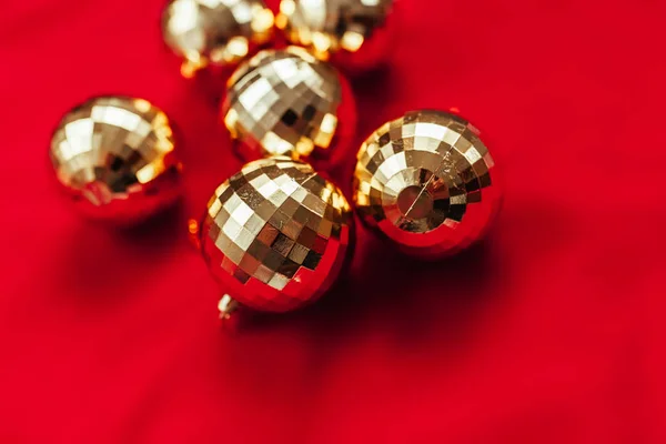 Christmas background. Balls of gold. Toys. — Stock Photo, Image