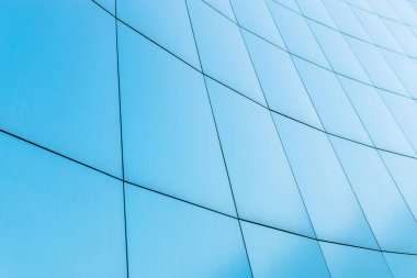 Mavi arka plan, iş içeren satırları duvarlarda kurma.