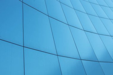 Mavi arka plan, iş içeren satırları duvarlarda kurma.