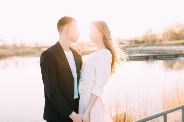 Vackert par i kärlek, alla hjärtans dag, romantiska par, kärlek — Stockfoto