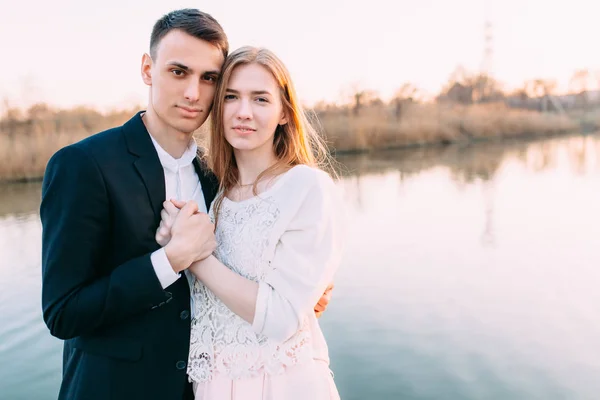 Mooie paar verliefd, Valentijnsdag, romantisch paar, liefde — Stockfoto