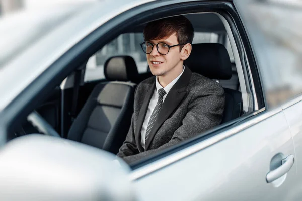 Negócio Jovem Empresário Dirigindo Carro Indo Para Trabalho — Fotografia de Stock