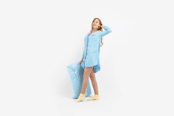 Portret Van Een Mooi Duur Meisje Pyjama Met Kussen Dromer — Stockfoto