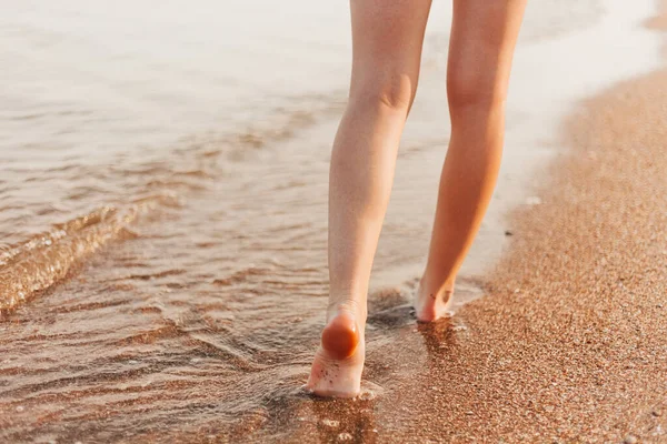 Close Women Feet Walking Sand Beach — Stock Photo, Image