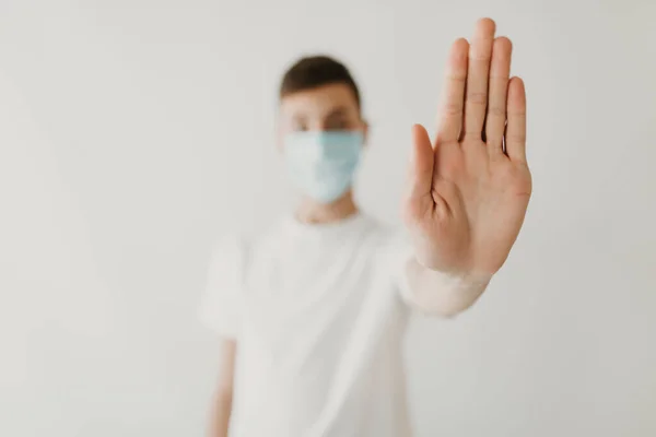 Beenden Sie Die Infektion Ein Junger Mann Medizinischer Maske Gegen — Stockfoto