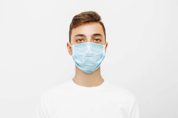Eine Person Die Eine Hygienemaske Trägt Infektionen Atemwegserkrankungen Wie Grippe — Stockfoto