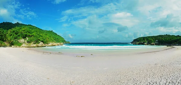 Tropical beach Koh Dóri háttér panorámás — Stock Fotó