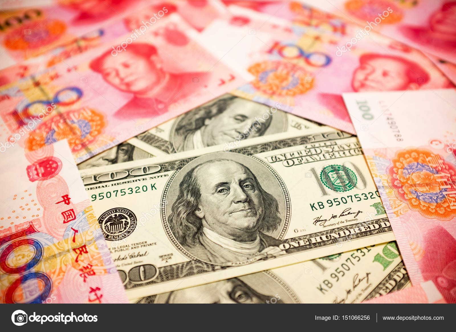 Yuan chinois Note et contexte dollar américain (Concept de taux de change)  — Photo de stock par ©dpp2012 - 151066256