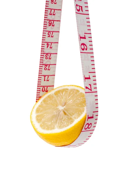 레몬 및 백색 배경에 절연 테이프 측정 — 스톡 사진