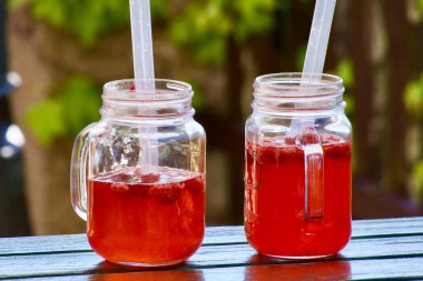 Kırmızı limonata gözlük payet ile