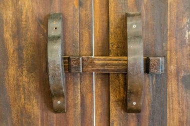 Ahşap kapı kilidi.