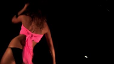 seksi kız dans gogo yakın çekim