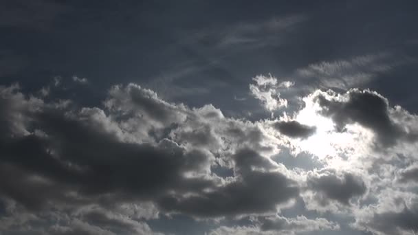 Cielo Tras Lluvia Con Sol — Vídeos de Stock