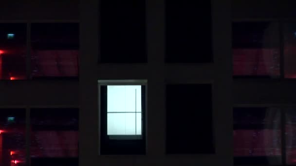 Ascenseur vide en montée 