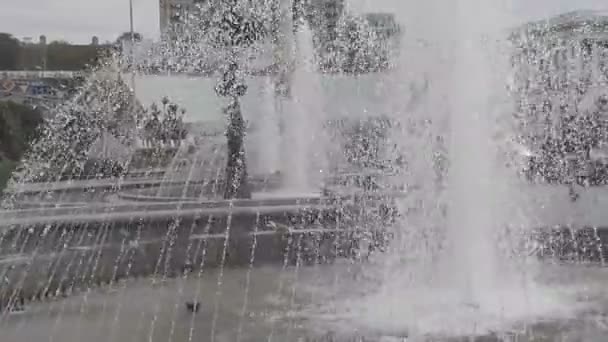 Fontaine Clouse Jusqu Jour Pluvieux — Video