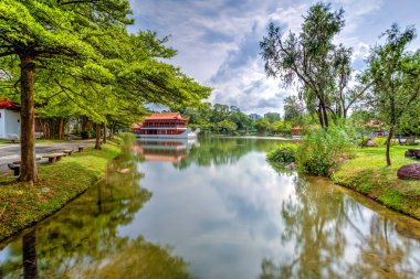 Yao-Yueh Fang taş tekne yapısında bir Lirası Çin Singapo içinde