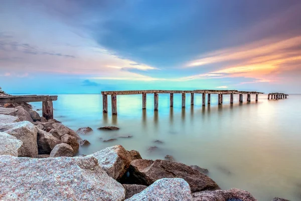 A long Exposure Picture Of abandoned old jetty with cloudy befor — Stock Photo, Image