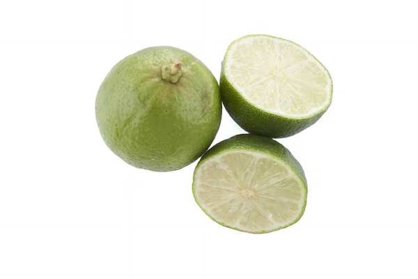 Lime Green z cięcia kromka na białym tle — Zdjęcie stockowe