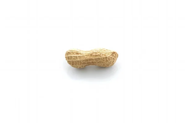Cacahuetes. frutos secos sin pelar aislados sobre fondo blanco. Maní mac — Foto de Stock
