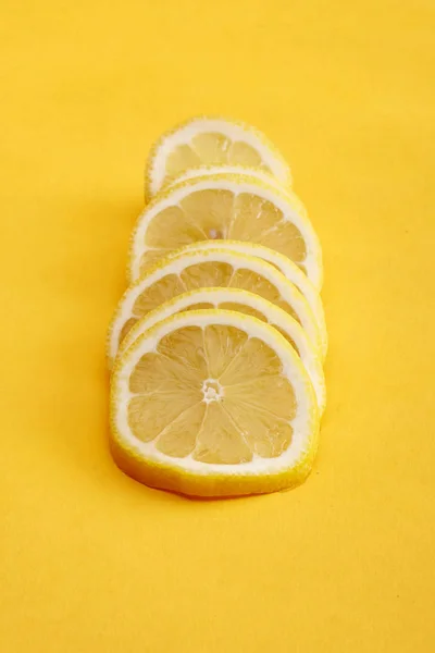 Sliced lemon isolated on color background — Stock Photo, Image