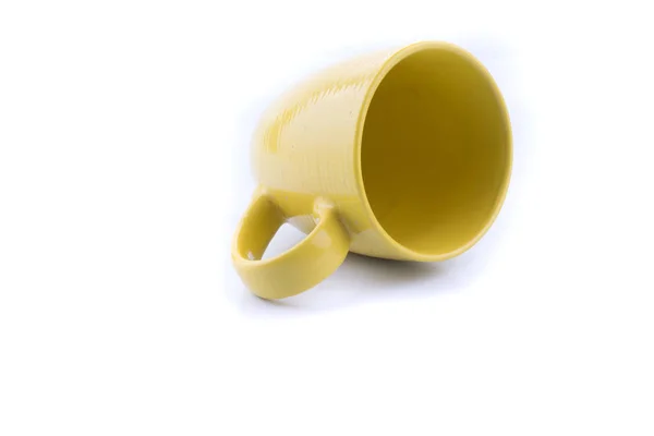 Κίτρινο ματ κούπα σε λευκό φόντο — Φωτογραφία Αρχείου