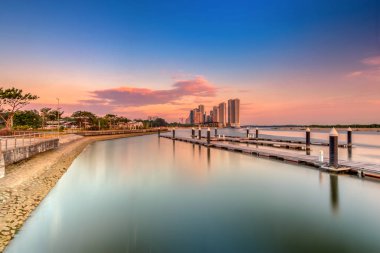 Lüks yelkenli satır uzun pozlama resim yansıması 