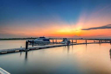 Lüks yelkenli satır uzun pozlama resim yansıması 