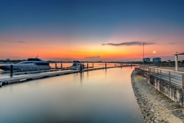 Lüks yelkenli satır uzun pozlama resim yansıması 