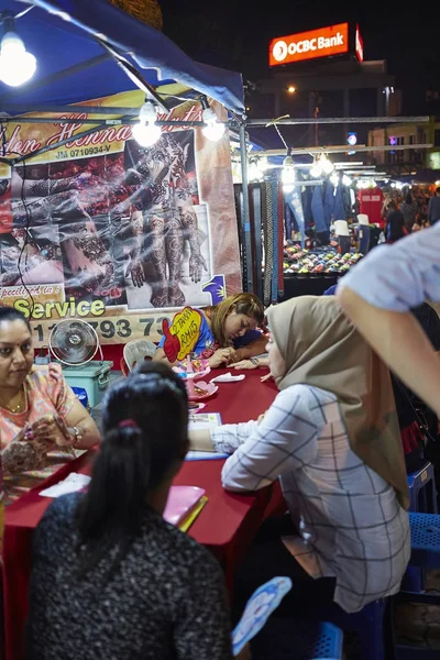 Johor Bahru, Malezya - 20 Temmuz, 2017.An sanatçı bir güze yapma