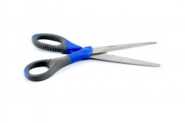 Makas beyaz arkaplanda izole edildi