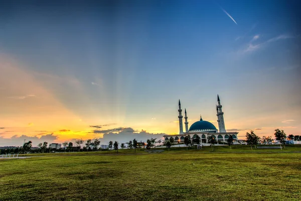 Dlouhá expozice obrázek velké mešity s Golden Sunset — Stock fotografie