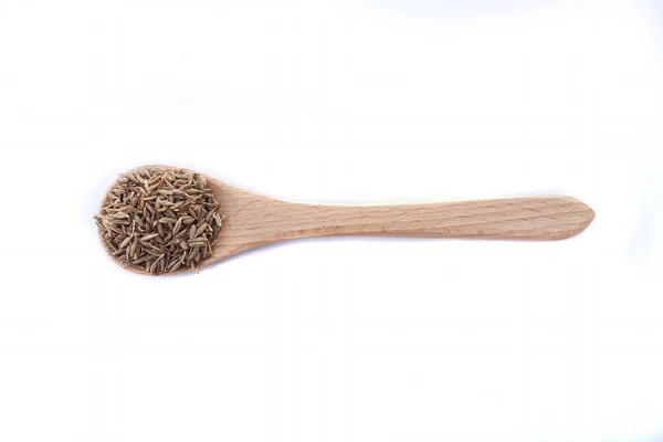 Fechar pilha de sementes de cominho isolado em fundo branco com w — Fotografia de Stock