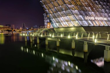 Marina Bay, Singapur - 1 Nisan 2018 - Louis Vuitton Dur görünümünü